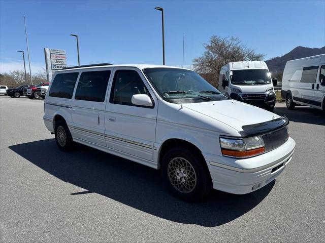 1994 Chrysler Town and Country Base