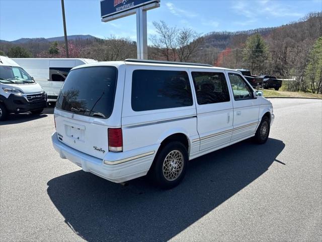 1994 Chrysler Town and Country Base