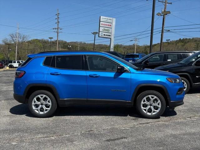 2025 Jeep Compass COMPASS LATITUDE 4X4