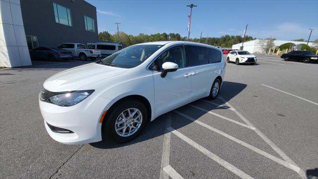 2022 Chrysler Voyager LX