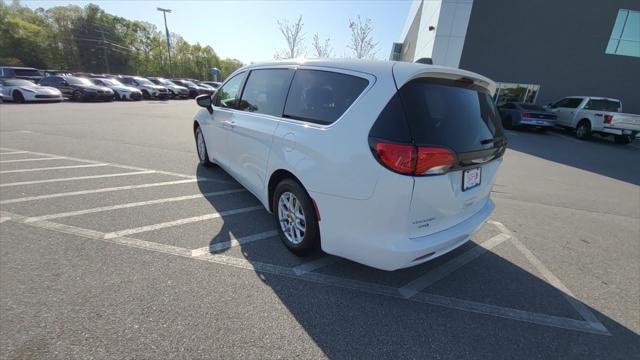 2022 Chrysler Voyager LX