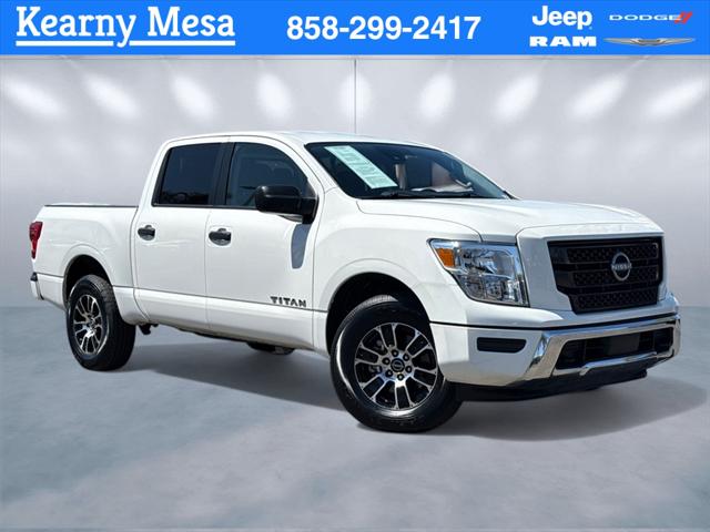 2023 Nissan TITAN Crew Cab SV 4x4