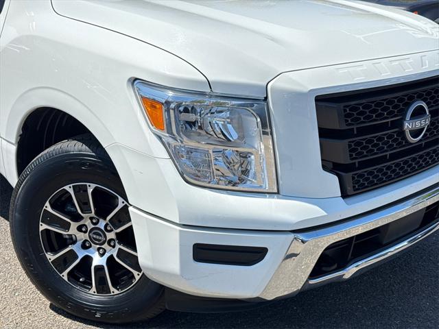 2023 Nissan TITAN Crew Cab SV 4x4