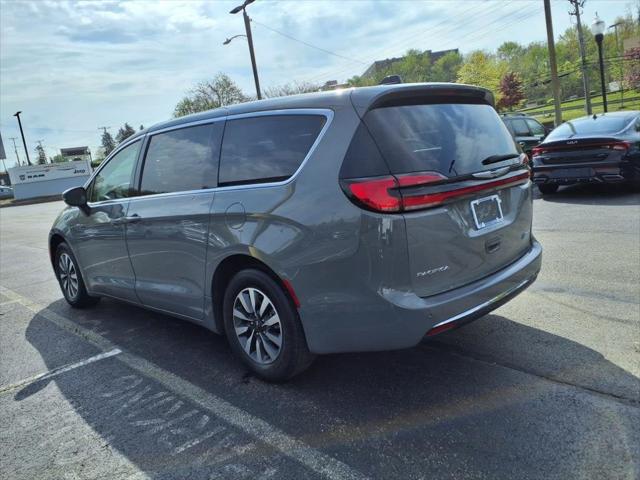 2023 Chrysler Pacifica Hybrid Touring L