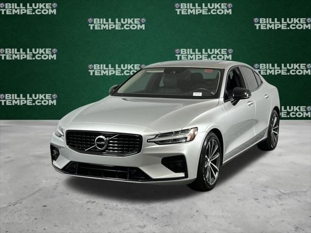 2022 Volvo S60 B5 Momentum
