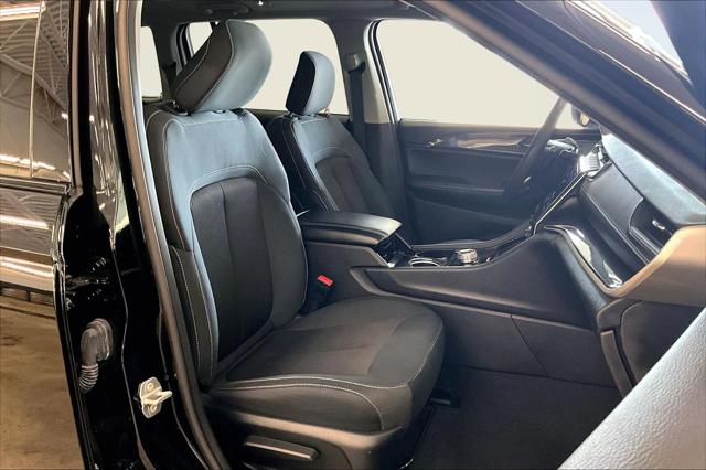 2023 Jeep Grand Cherokee Laredo 4x4