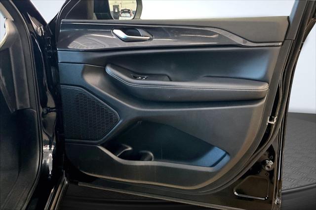 2023 Jeep Grand Cherokee Laredo 4x4