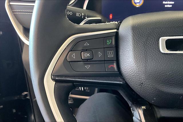 2023 Jeep Grand Cherokee Laredo 4x4