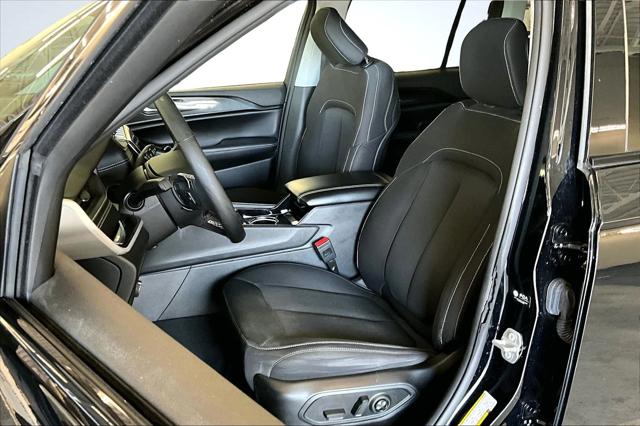 2023 Jeep Grand Cherokee Laredo 4x4