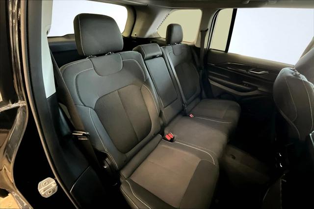 2023 Jeep Grand Cherokee Laredo 4x4