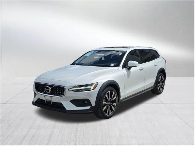 2022 Volvo V60 Cross Country T5