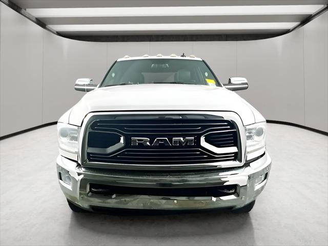 2017 RAM 3500 Limited Crew Cab 4x4 64 Box