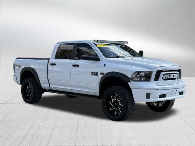 2019 RAM 1500 Classic SLT Crew Cab 4x2 64 Box