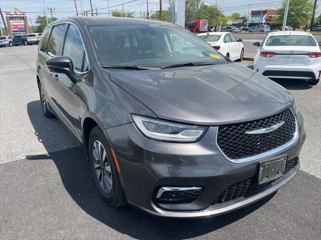 2023 Chrysler Pacifica Hybrid Touring L