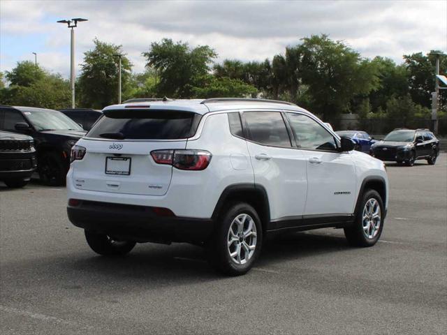 2025 Jeep Compass COMPASS LATITUDE 4X4