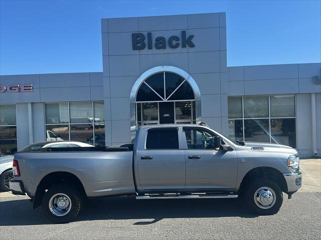 2019 RAM 3500 Tradesman Crew Cab 4x4 8 Box
