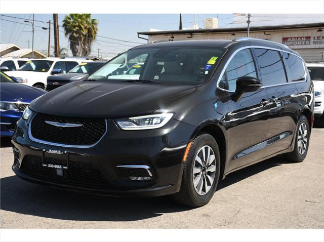 2021 Chrysler Pacifica Hybrid Touring L for sale in Fresno, CA