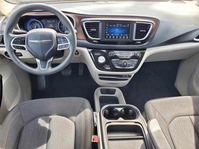 Used 2018 Chrysler Pacifica For Sale in Waterford Twp, MI