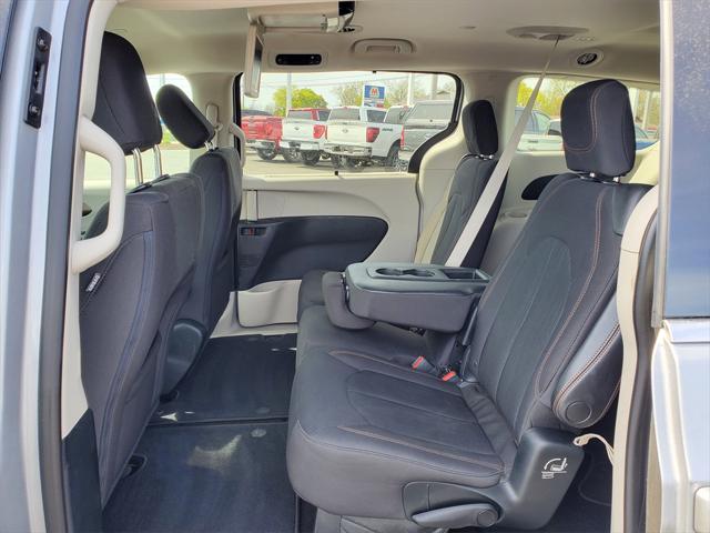 Used 2018 Chrysler Pacifica For Sale in Waterford Twp, MI