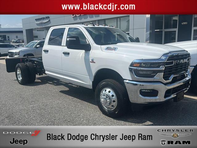 2025 RAM Ram 3500 Chassis Cab RAM 3500 TRADESMAN CREW CAB CHASSIS 4X4 60 CA