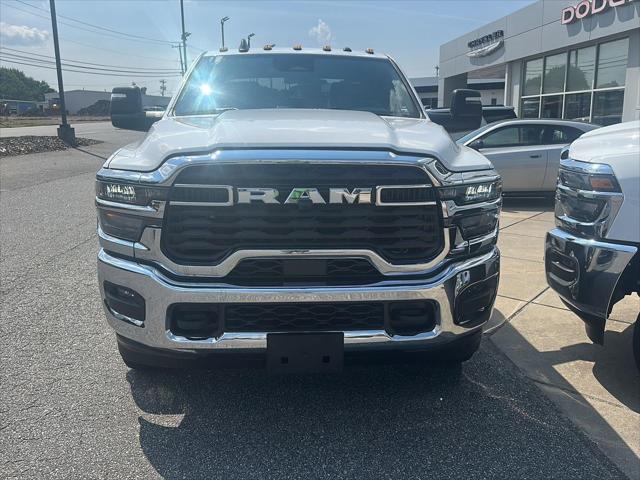 2025 RAM Ram 3500 Chassis Cab RAM 3500 TRADESMAN CREW CAB CHASSIS 4X4 60 CA