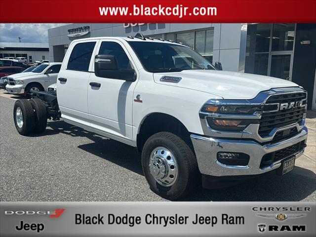 2025 RAM Ram 3500 Chassis Cab RAM 3500 TRADESMAN CREW CAB CHASSIS 4X4 60 CA