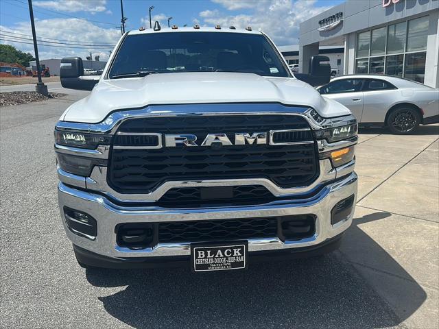 2025 RAM Ram 3500 Chassis Cab RAM 3500 TRADESMAN CREW CAB CHASSIS 4X4 60 CA