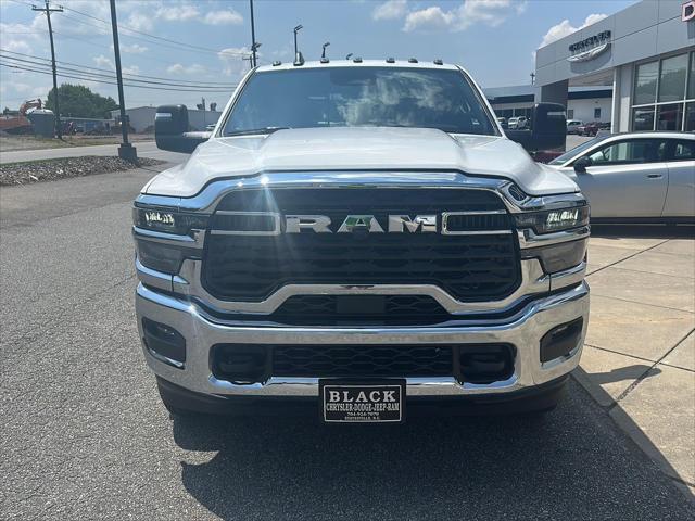 2025 RAM Ram 3500 Chassis Cab RAM 3500 TRADESMAN CREW CAB CHASSIS 4X4 60 CA