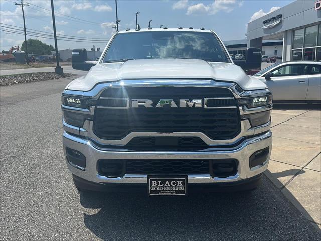 2025 RAM Ram 3500 Chassis Cab RAM 3500 TRADESMAN CREW CAB CHASSIS 4X4 60 CA