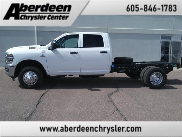 2025 RAM Ram 3500 Chassis Cab RAM 3500 TRADESMAN CREW CAB CHASSIS 4X4 60 CA 2025 RAM Ram 3500 Chassis Cab RAM 3500 TRADESMAN CREW CAB CHASSIS 4X4 60 CA