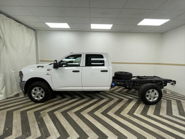 2025 RAM Ram 3500 Chassis Cab RAM 3500 TRADESMAN CREW CAB CHASSIS 4X4 60 CA