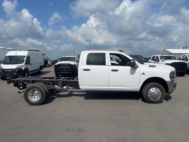2025 RAM Ram 3500 Chassis Cab RAM 3500 TRADESMAN CREW CAB CHASSIS 4X4 60 CA