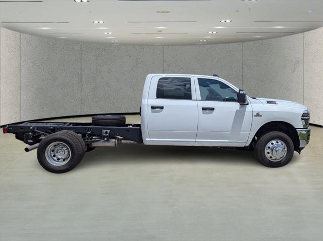 2025 RAM Ram 3500 Chassis Cab RAM 3500 TRADESMAN CREW CAB CHASSIS 4X4 60 CA