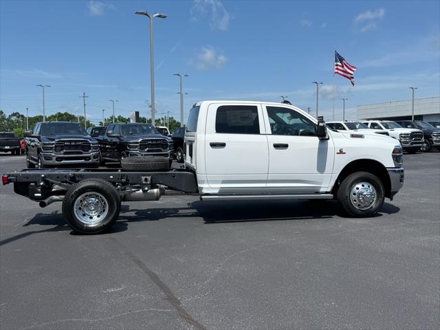 2025 RAM Ram 3500 Chassis Cab RAM 3500 TRADESMAN CREW CAB CHASSIS 4X4 60 CA 2025 RAM Ram 3500 Chassis Cab RAM 3500 TRADESMAN CREW CAB CHASSIS 4X4 60 CA
