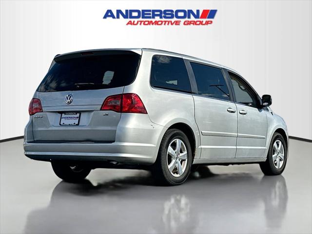 2011 Volkswagen Routan SE