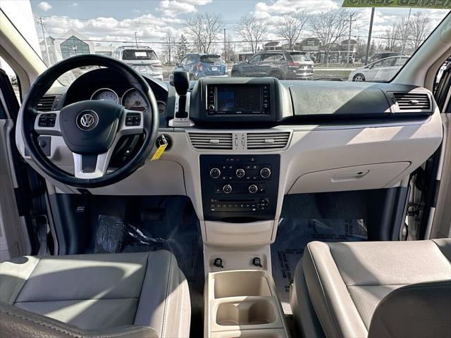 2011 Volkswagen Routan SE