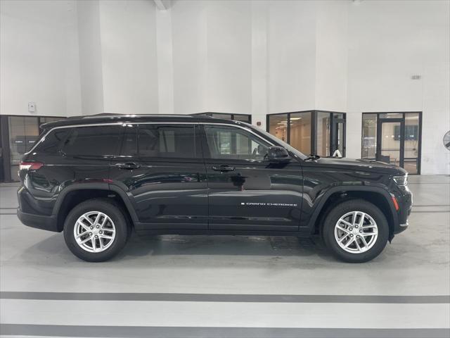 2022 Jeep Grand Cherokee L Laredo 4x4