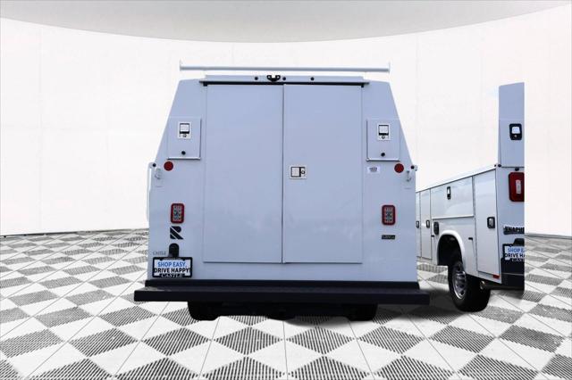 2025 GMC Savana Cutaway Work Van