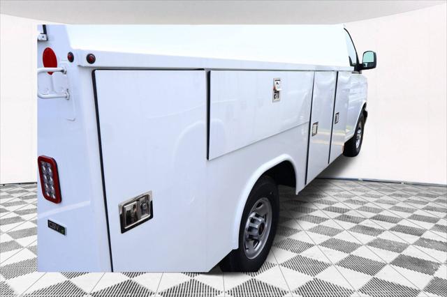 2025 GMC Savana Cutaway Work Van