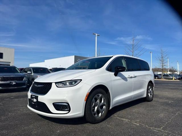 2024 Chrysler Pacifica Limited for sale in Lake Villa, IL