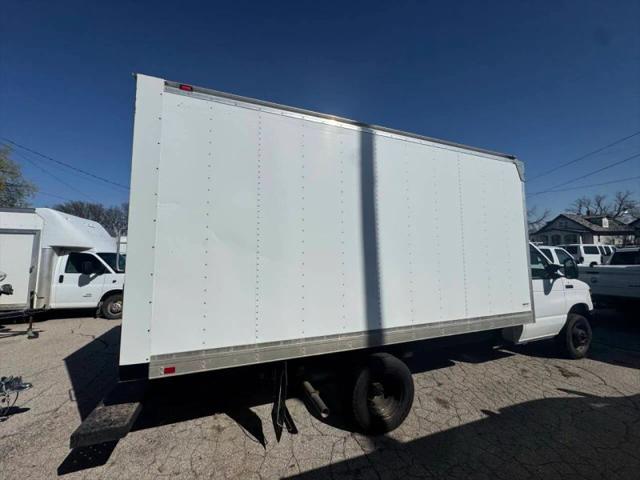 2017 Ford E-450 Cutaway Base