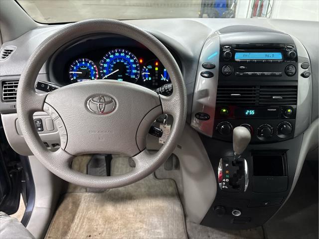 Used 2006 Toyota Sienna For Sale in Wilmington, OH