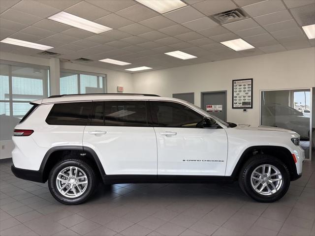 2022 Jeep Grand Cherokee L Laredo 4x4
