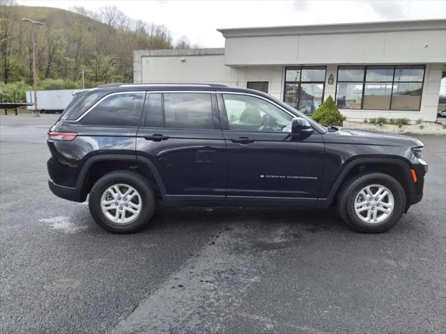 2023 Jeep Grand Cherokee Laredo 4x4