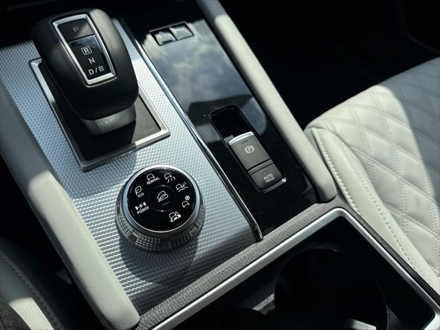 2025 Mitsubishi Outlander PHEV SEL S-AWC