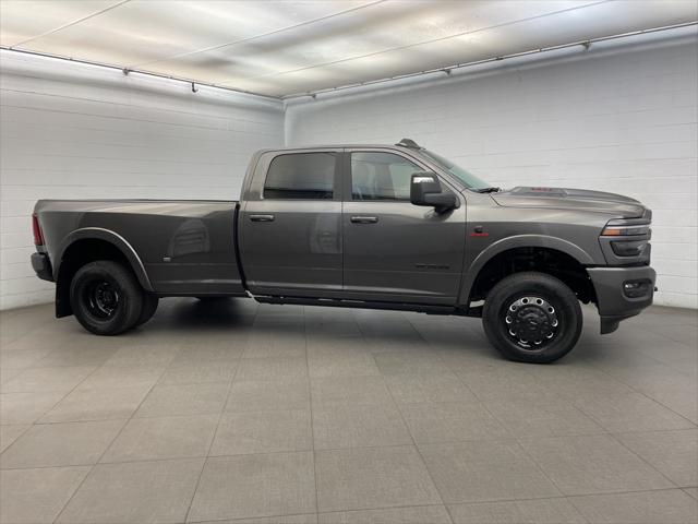 2025 RAM Ram 3500 RAM 3500 LIMITED CREW CAB 4X4 8 BOX