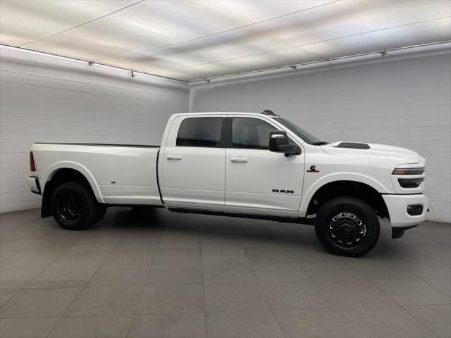 2025 RAM Ram 3500 RAM 3500 LIMITED CREW CAB 4X4 8 BOX