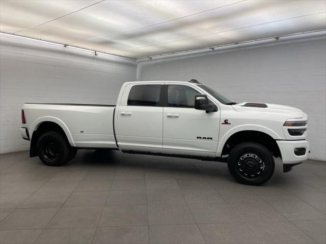2025 RAM Ram 3500 RAM 3500 LIMITED CREW CAB 4X4 8 BOX