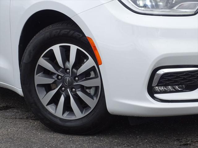 2022 Chrysler Pacifica Hybrid Touring L