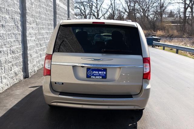 2015 Chrysler Town and Country Touring-L